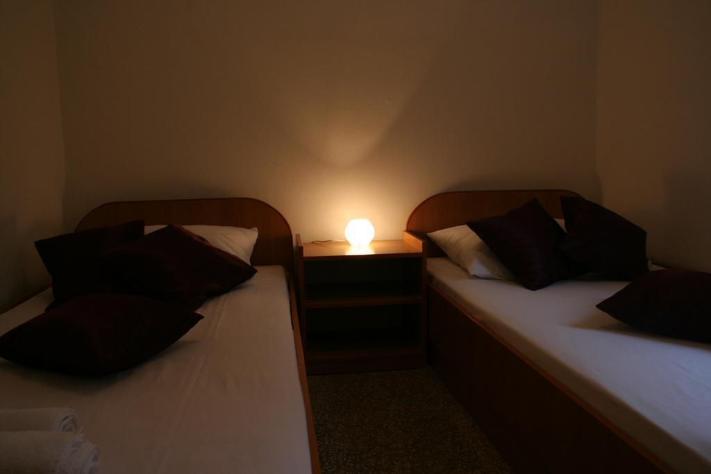 Apartments Rotim Zaostrog Chambre photo